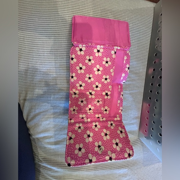 Vera Bradley Priscilla pink wallet! Lots of compartments - Picture 4 of 6